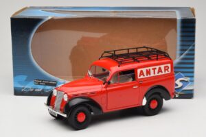 Renault Juvaquatre Utilitaire Röd Solido 1:18 8424 Metall — bild 8 av 8