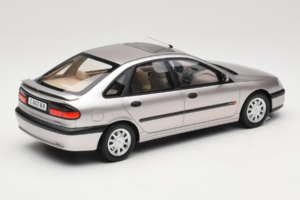 Renault Laguna V6 3.0 Baccara Opal Grey Otto 1:18 OT1185 Resin — bild 2 av 6