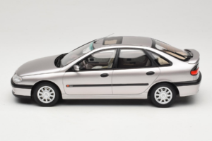 Renault Laguna V6 3.0 Baccara Opal Grey Otto 1:18 OT1185 Resin — bild 3 av 6