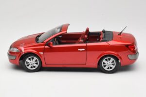 Renault Megane Mk1 CC Röd Solido 1:18 8152 Metall — bild 4 av 8