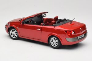 Renault Megane Mk1 CC Röd Solido 1:18 8152 Metall — bild 7 av 8