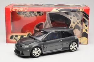 Renault Megane Mk2 RS Vampire Grey Norev 1:18 185101 Metall — bild 8 av 8