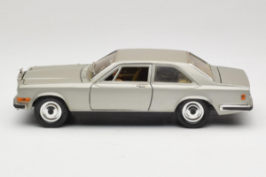 Rolls-Royce Camargue Silver Diamond Edition Bburago 1:18 3001-M3 Metall — bild 4 av 8