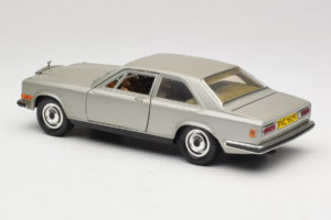 Rolls-Royce Camargue Silver Diamond Edition Bburago 1:18 3001-M3 Metall — bild 7 av 8
