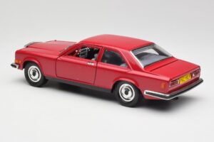 Rolls-Royce Camargue Röd Bburago 1:22 3001 Metall — bild 7 av 8