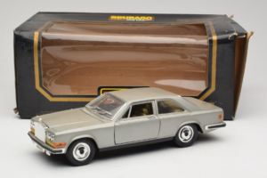 Rolls-Royce Camargue Silver Bburago 1:18 3001-M2 Metall — bild 8 av 8
