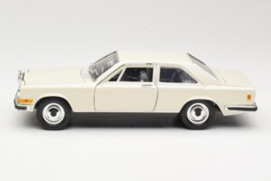 Rolls-Royce Camargue Vit Bburago 1:22 3001-M1 Metall — bild 4 av 8