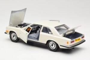 Rolls-Royce Camargue Vit Bburago 1:22 3001-M1 Metall — bild 5 av 8