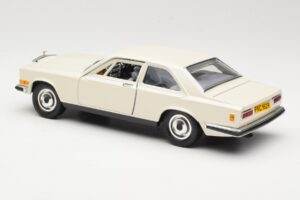 Rolls-Royce Camargue Vit Bburago 1:22 3001-M1 Metall — bild 7 av 8
