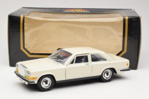 Rolls-Royce Camargue Vit Bburago 1:22 3001-M1 Metall — bild 8 av 8