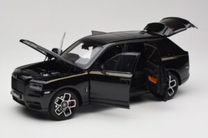 Rolls-Royce Cullinan Svart Med Gold Coachline & Shadow Wheels OEM 1:18 028-15A Metall — bild 2 av 8