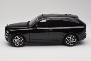 Rolls-Royce Cullinan Svart Med Gold Coachline & Shadow Wheels OEM 1:18 028-15A Metall — bild 4 av 8