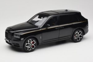 Rolls-Royce Cullinan Svart Med Gold Coachline & Shadow Wheels OEM 1:18 028-15A Metall