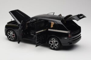 Rolls-Royce Cullinan Svart Med Gold Coachline & Shadow Wheels OEM 1:18 028-15A Metall — bild 5 av 8