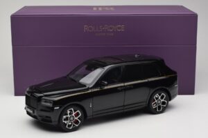 Rolls-Royce Cullinan Svart Med Gold Coachline & Shadow Wheels OEM 1:18 028-15A Metall — bild 8 av 8