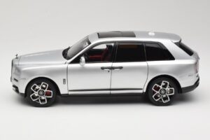 Rolls-Royce Cullinan Silver Med Shadow Wheels OEM 1:18 028-16A Metall — bild 4 av 8
