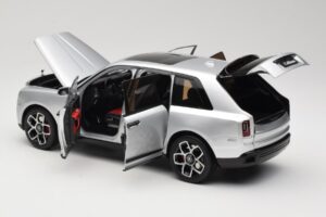 Rolls-Royce Cullinan Silver Med Shadow Wheels OEM 1:18 028-16A Metall — bild 5 av 8