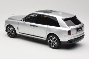 Rolls-Royce Cullinan Silver Med Shadow Wheels OEM 1:18 028-16A Metall — bild 7 av 8