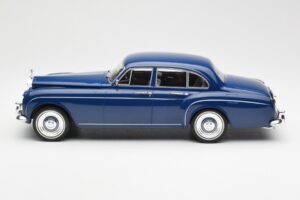Rolls-Royce Silver Cloud III Flying Spur Mulliner RHD Mörkblå MCG 1:18 MCG18124 Metall — bild 3 av 6