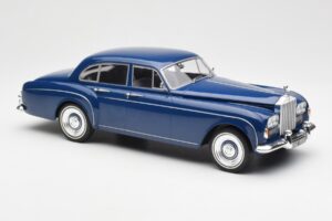 Rolls-Royce Silver Cloud III Flying Spur Mulliner RHD Mörkblå MCG 1:18 MCG18124 Metall — bild 4 av 6