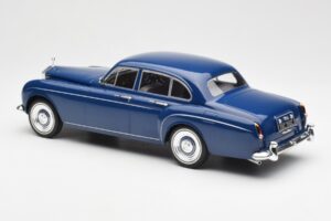 Rolls-Royce Silver Cloud III Flying Spur Mulliner RHD Mörkblå MCG 1:18 MCG18124 Metall — bild 5 av 6