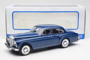 Rolls-Royce Silver Cloud III Flying Spur Mulliner RHD Mörkblå MCG 1:18 MCG18124 Metall — bild 6 av 6