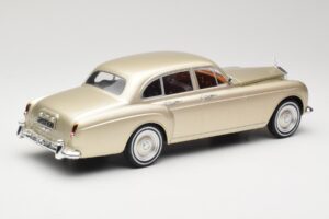 Rolls-Royce Silver Cloud III Flying Spur H.J. Mulliner Guld MCG 1:18 MCG18058 Metall — bild 2 av 6