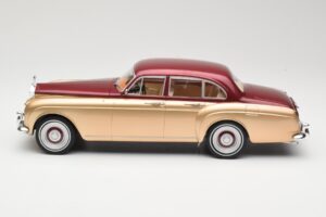 Rolls-Royce Silver Cloud III Flying Spur H.J. Mulliner Röd & Guld MCG 1:18 MCG18132 Metall — bild 3 av 6