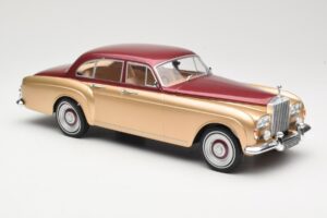 Rolls-Royce Silver Cloud III Flying Spur H.J. Mulliner Röd & Guld MCG 1:18 MCG18132 Metall — bild 4 av 6