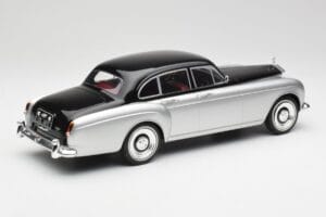 Rolls-Royce Silver Cloud III Mulliner Silver & Svart MCG 1:18 MCG18128 Metall — bild 2 av 6