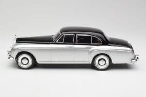 Rolls-Royce Silver Cloud III Mulliner Silver & Svart MCG 1:18 MCG18128 Metall — bild 3 av 6