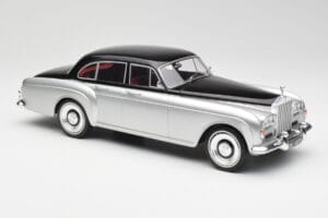 Rolls-Royce Silver Cloud III Mulliner Silver & Svart MCG 1:18 MCG18128 Metall — bild 4 av 6