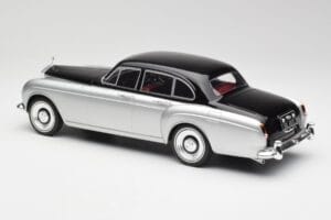 Rolls-Royce Silver Cloud III Mulliner Silver & Svart MCG 1:18 MCG18128 Metall — bild 5 av 6