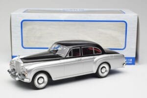 Rolls-Royce Silver Cloud III Mulliner Silver & Svart MCG 1:18 MCG18128 Metall — bild 6 av 6