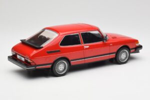 Saab 900 GL Röd MCG 1:18 MCG18340 Metall — bild 3 av 6
