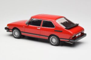 Saab 900 GL Röd MCG 1:18 MCG18340 Metall — bild 4 av 6
