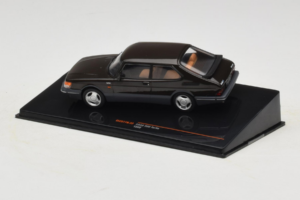 Saab 900 Turbo Svart IXO 1:43 CLC577N Metall — bild 3 av 4