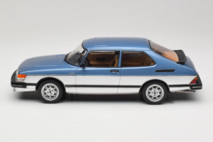 Saab 900 Turbo Blue Metallic MCG 1:18 MCG18261MCW Metall — bild 3 av 6