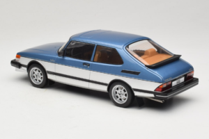 Saab 900 Turbo Blue Metallic MCG 1:18 MCG18261MCW Metall — bild 5 av 6