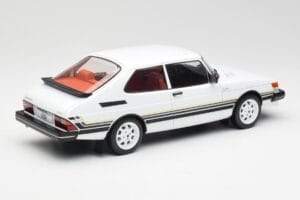 Saab 900 Turbo Vit MCG 1:18 MCG18339 Metall — bild 2 av 6