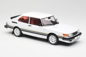 Saab 900 Turbo Vit MCG 1:18 MCG18339 Metall — bild 4 av 6