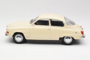 Saab 96 V4 Beige MCG 1:18 MCG18059 Metall — bild 3 av 6