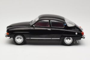 Saab 96 V4 Svart MCG 1:18 MCG18063 Metall — bild 3 av 6