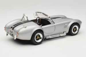 Shelby Cobra 427S/C Silver Med Svarta Ränder Road Signature 1:18 92058 Metall — bild 3 av 8