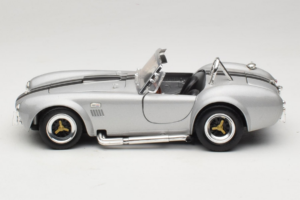 Shelby Cobra 427S/C Silver Med Svarta Ränder Road Signature 1:18 92058 Metall — bild 4 av 8