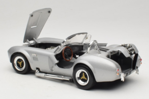 Shelby Cobra 427S/C Silver Med Svarta Ränder Road Signature 1:18 92058 Metall — bild 5 av 8