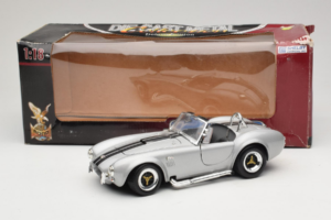 Shelby Cobra 427S/C Silver Med Svarta Ränder Road Signature 1:18 92058 Metall — bild 8 av 8