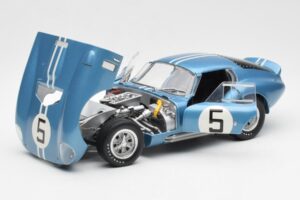 Shelby Cobra Daytona Coupe #5 D. Gurney / B. Bondurant 24 Hours of Le Mans 1964 Exoto 1:18 135190555498 Metall — bild 2 av 8