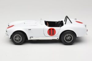 Shelby Cobra 427 S/C Vit Auto World 1:18 AWSS104 Metall — bild 4 av 8