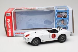 Shelby Cobra 427 S/C Vit Auto World 1:18 AWSS104 Metall — bild 8 av 8